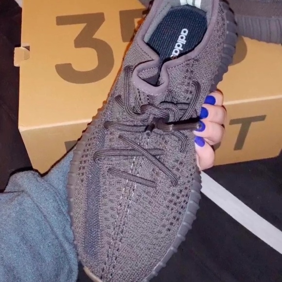 Yeezy 350 v2 Cinder size 7 - Picture 3 of 3